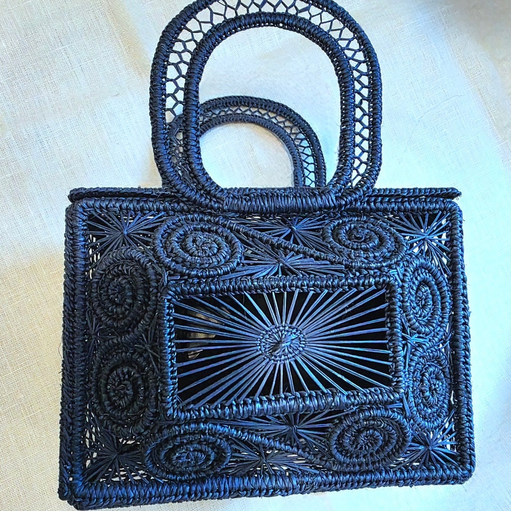 Apaya small straw handbag